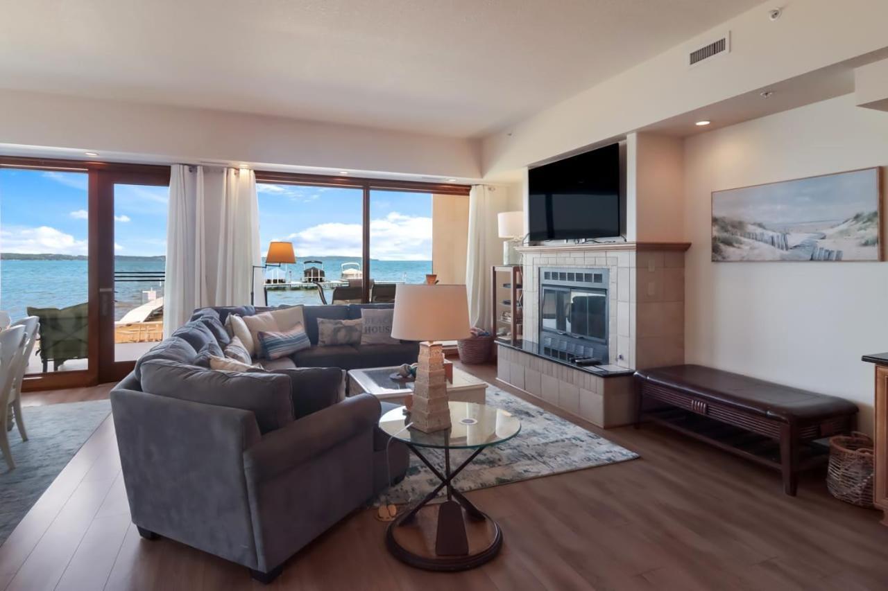 Sugar Beach Villa 1012 Luxury Waterfront Condo Traverse City Ngoại thất bức ảnh