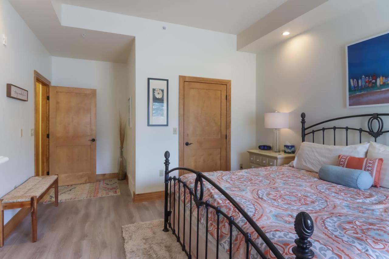 Sugar Beach Villa 1012 Luxury Waterfront Condo Traverse City Ngoại thất bức ảnh