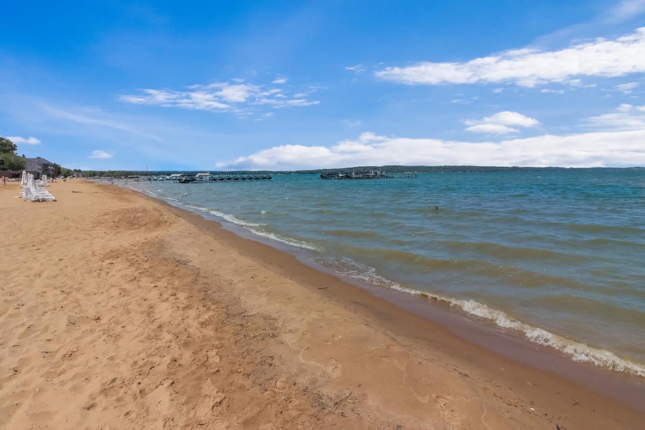 Sugar Beach Villa 1012 Luxury Waterfront Condo Traverse City Ngoại thất bức ảnh